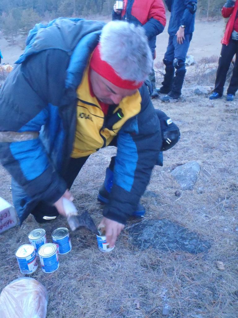 Ouvre boîte à la hache,rien n'arrête les Russes !